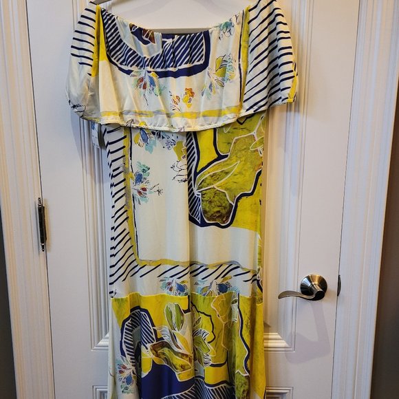 Save The Queen Dress - Picture 2 of 13